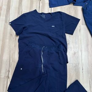 FIGS men’s navy large scrubs